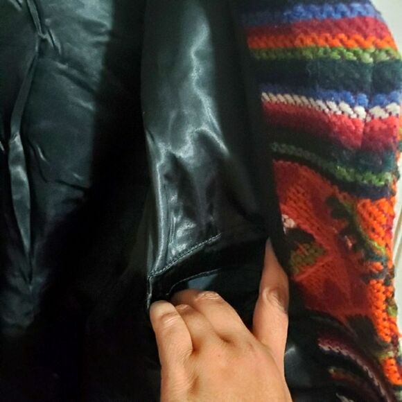 Hand Woven Yathra (Sheep Wool) Over Coat from Buthan Size Large - Picture 10 of 10